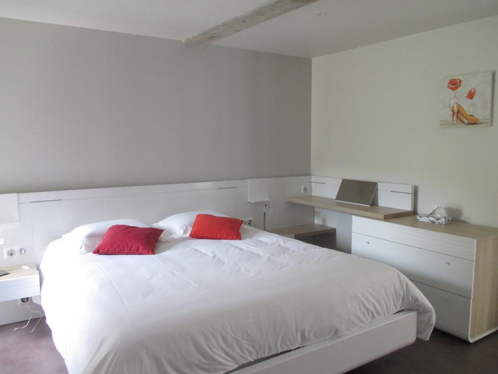 Hotel Le Saint Martin Sablé-sur-Sarthe Zimmer foto
