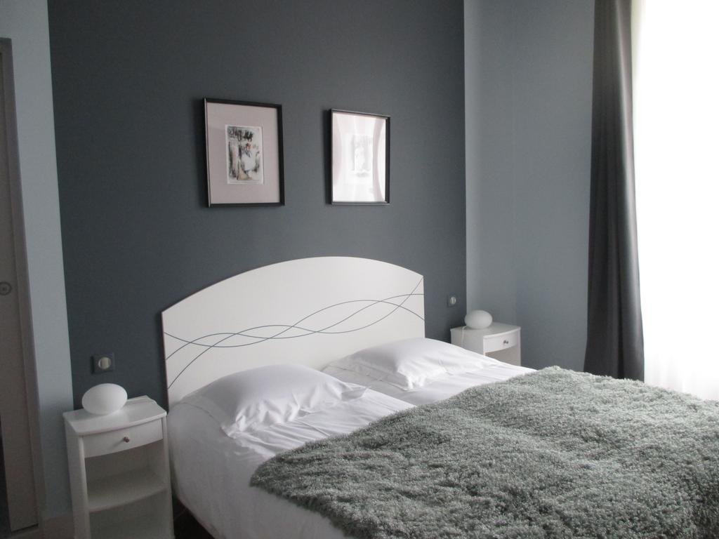 Hotel Le Saint Martin Sablé-sur-Sarthe Zimmer foto
