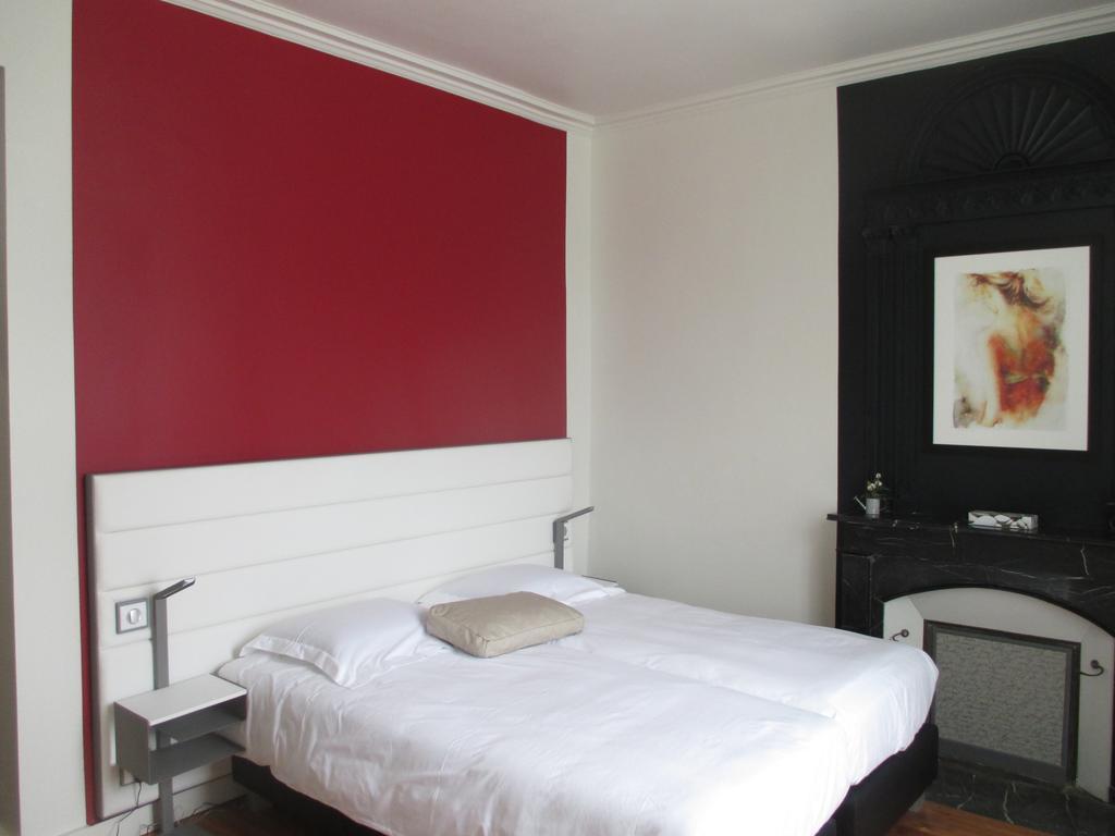 Hotel Le Saint Martin Sablé-sur-Sarthe Zimmer foto