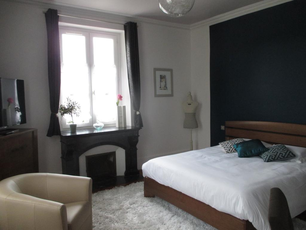 Hotel Le Saint Martin Sablé-sur-Sarthe Zimmer foto